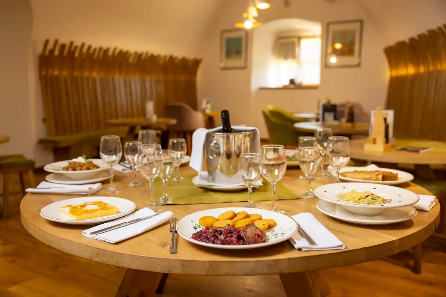 Restoran i pivnica Stari grad - fotografija 6